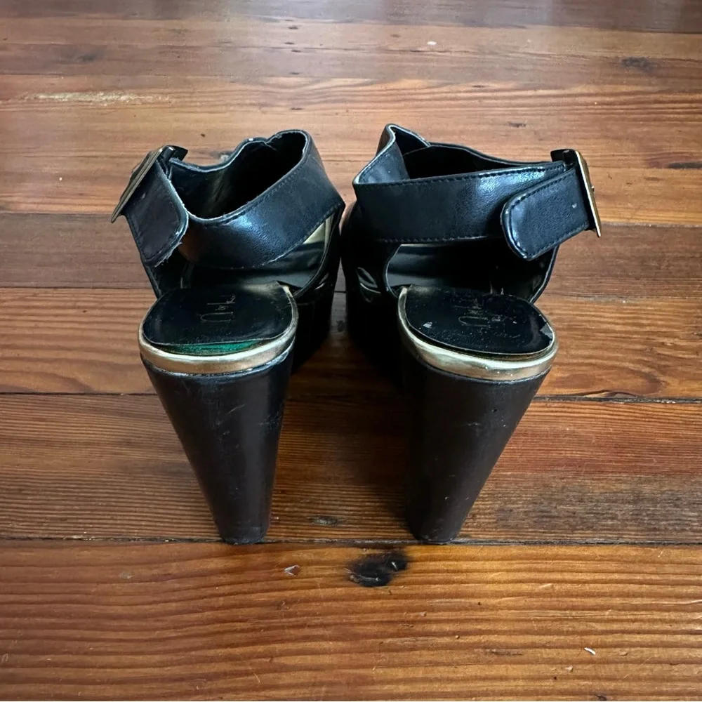 n by Nicole Miller vegan leather open toe wedges 8